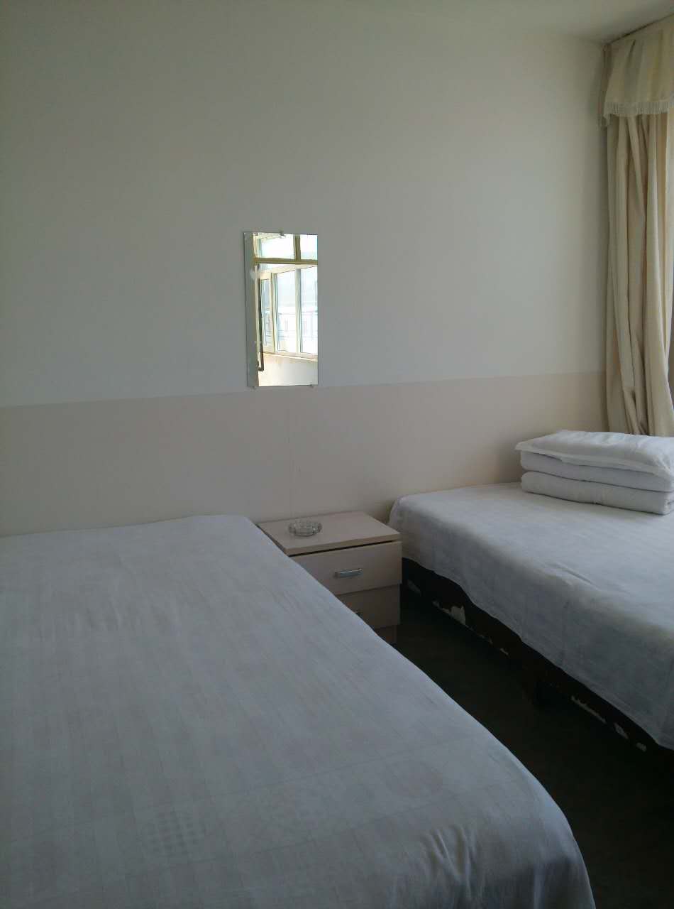 晚上住宿在捷美单车俱乐部的宿舍,我们三个男生一间房.