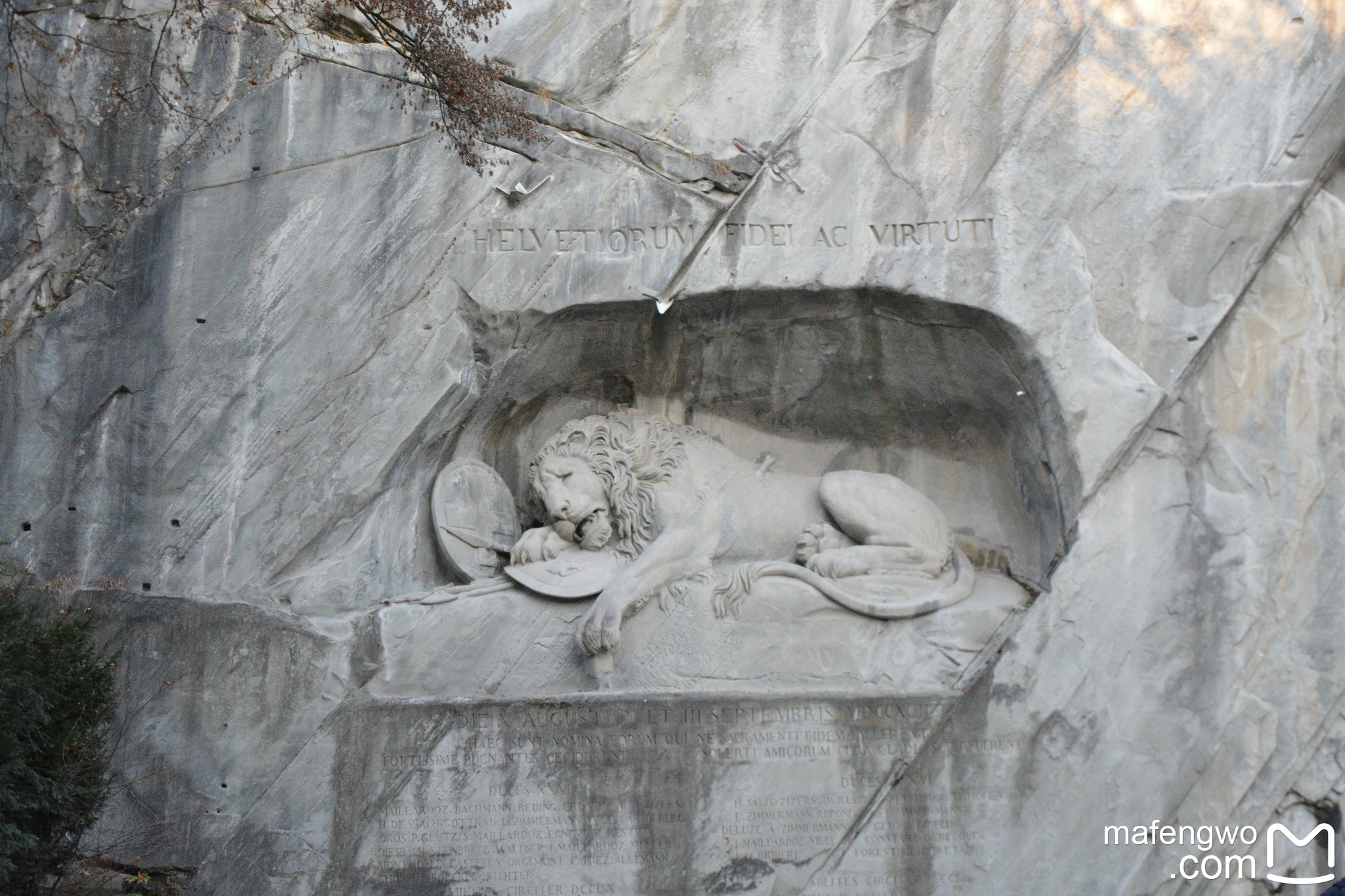 lwen denkmal)是一座负伤狮子的雕像,由丹麦雕塑家巴特尔·托瓦尔森