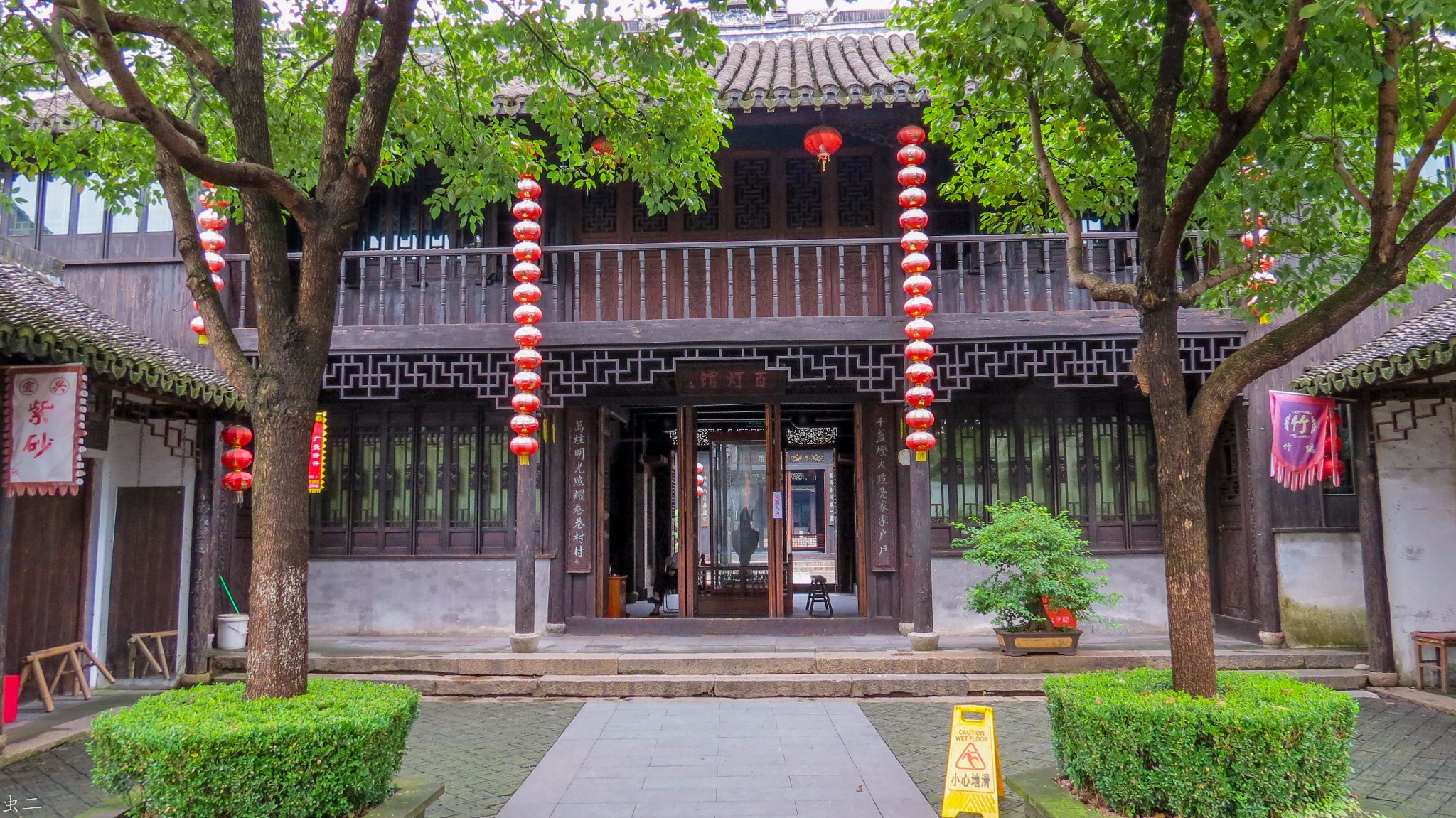 百园位于上海市金山区枫泾镇,是一座宋代的建筑一座三进三落的大宅院