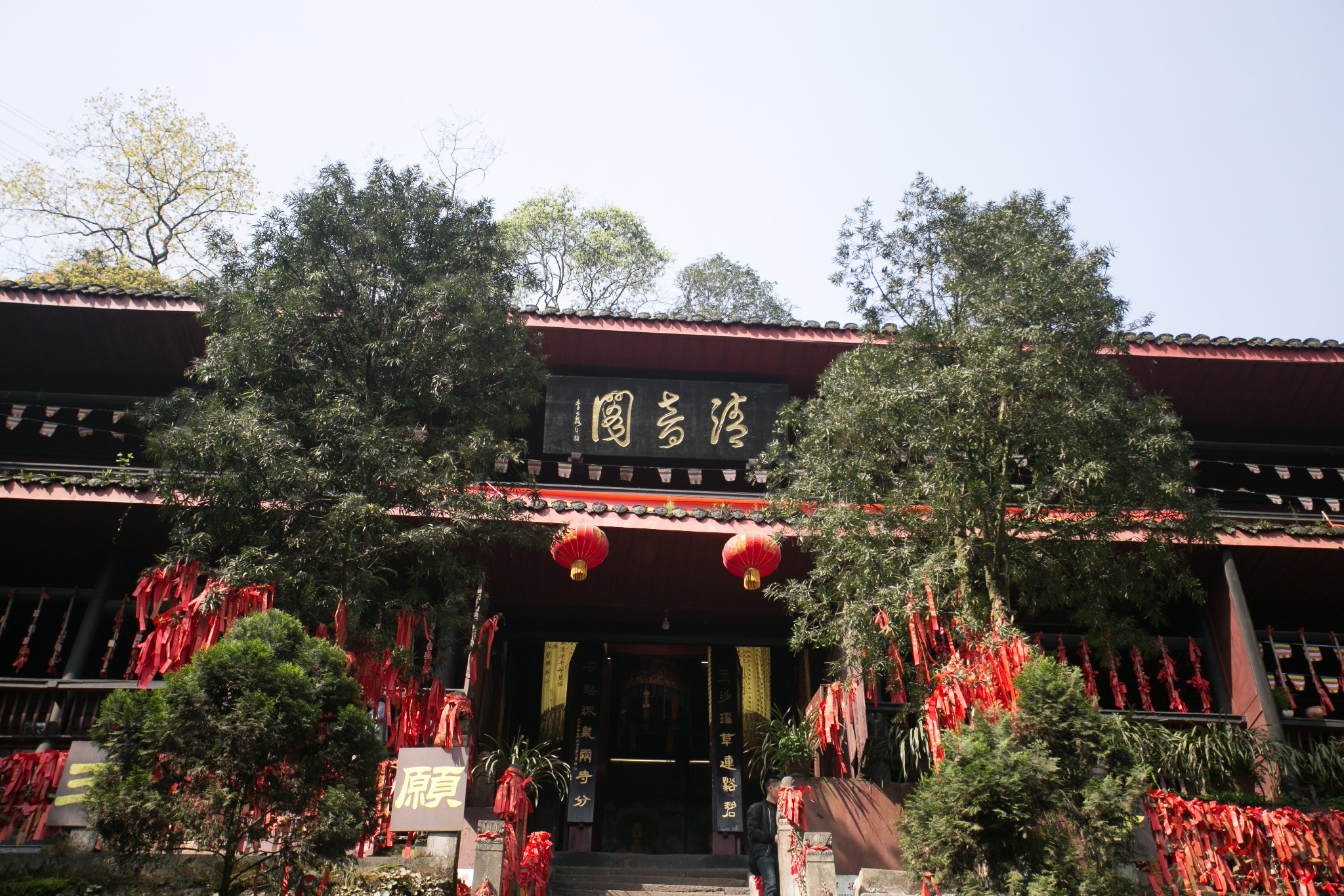 又稱臥雲寺,峨眉山重點八大寺廟之一,位於牛心嶺下,是峨眉山八大寺廟