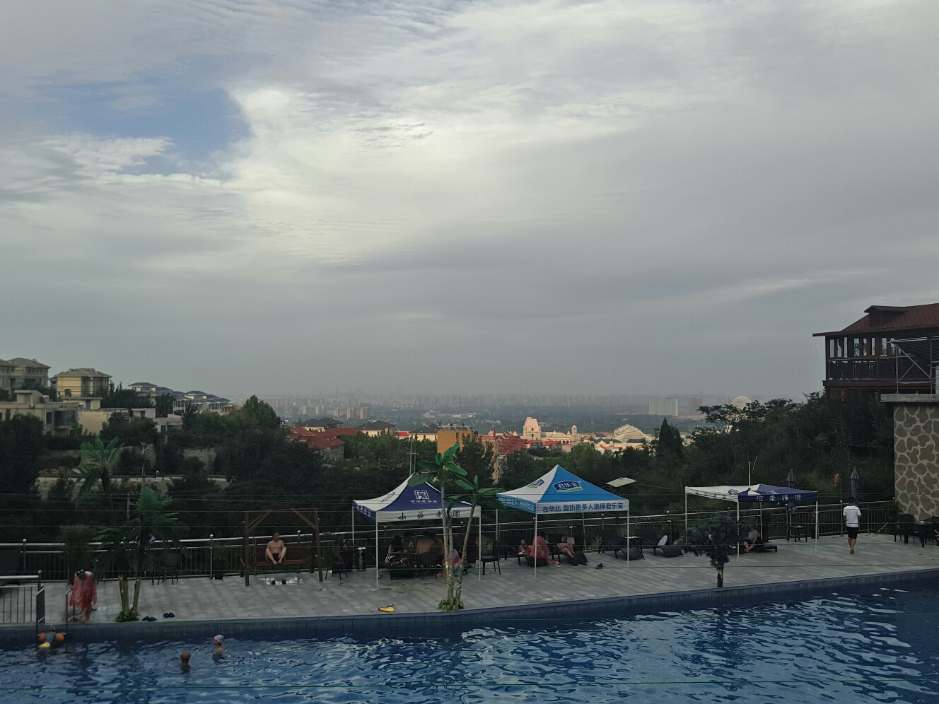 龙戏西山石家庄龙池山庄