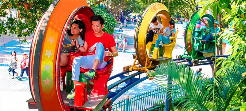 适合家庭游玩    自由地踏着游览车,在空中漫步畅游,观赏无限的