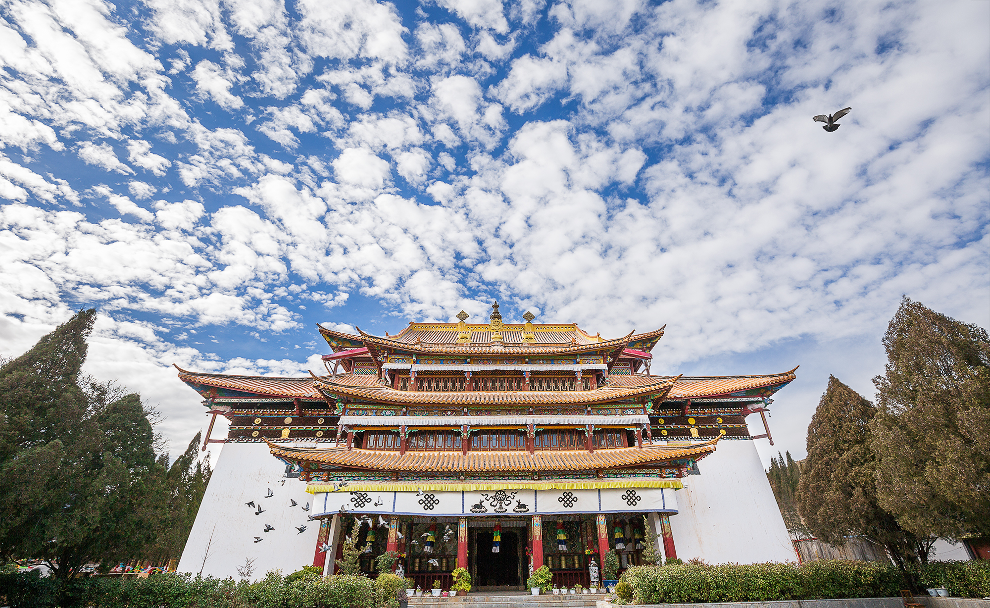 扎美寺是摩梭地区现存的最大藏传佛教寺院,由明代西藏噶玛巴活佛始建