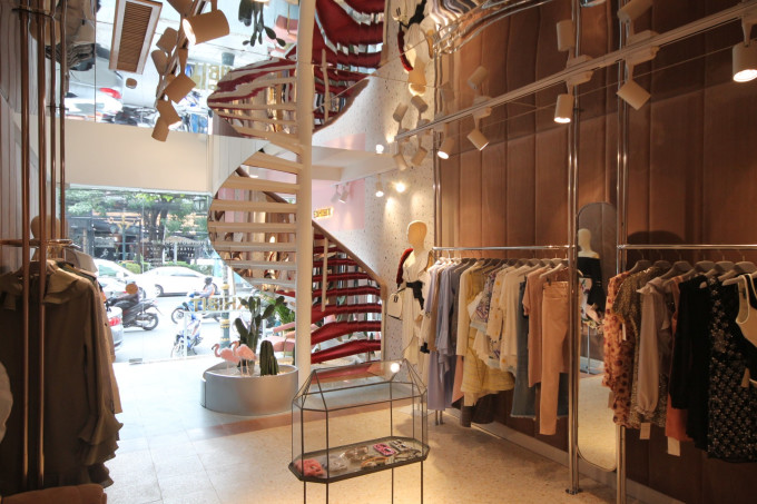 新潮流服装店 wKgBEFpysjWANGC0AAlQ6rdzPfY38.jpeg?imageView2%2F2%2Fw%2F680%2Fq%2F90%7CimageMogr2%2Fstrip%2Fquality%2F90