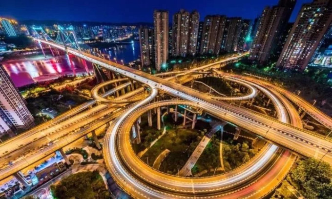 抖音网红城市重庆,洪崖洞、磁器口麻花、火锅