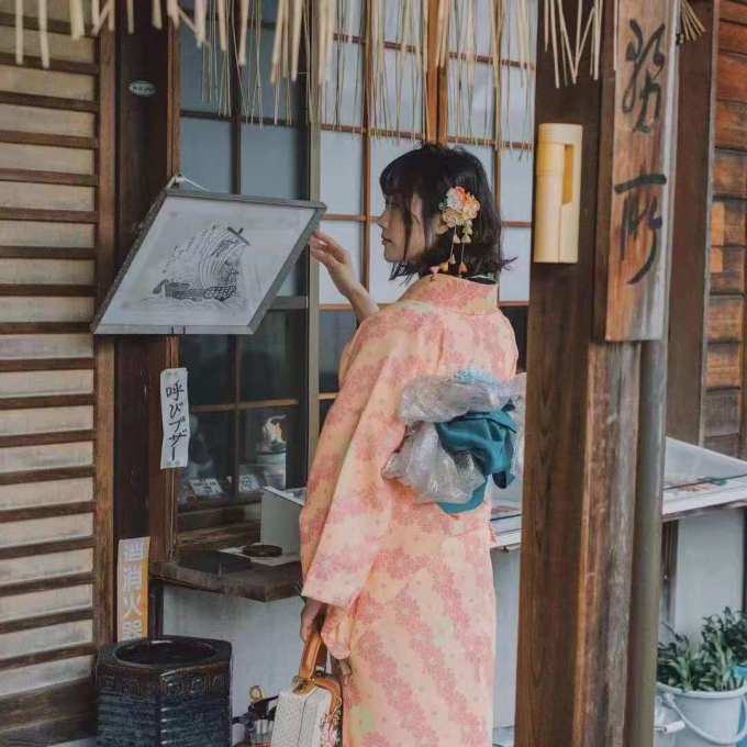 怎么挑选适合自己的和服颜色 wKgED1wZ5puAHRynAAHMhfAo3Fc74.jpeg?imageView2%2F2%2Fw%2F680%2Fq%2F90%7CimageMogr2%2Fstrip%2Fquality%2F90