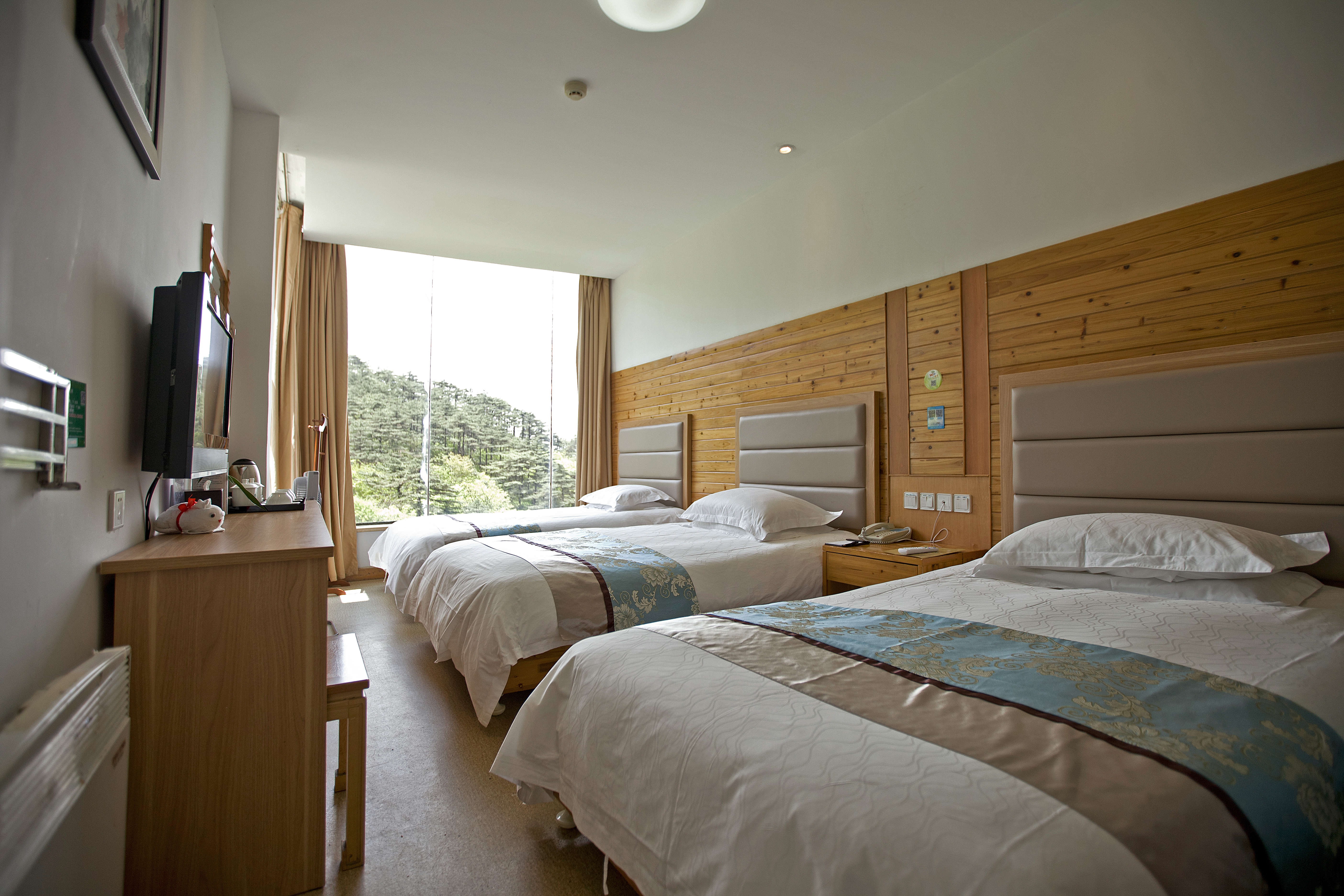 黄山白云宾馆住宿(光明顶看日出日落 含自助早餐 日出羽绒服 )