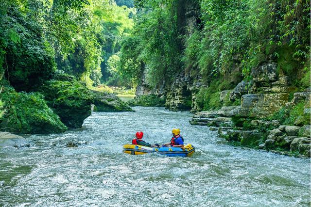 御泉河漂流,让激情在山水中飞扬,最适合夏天的户外运动!