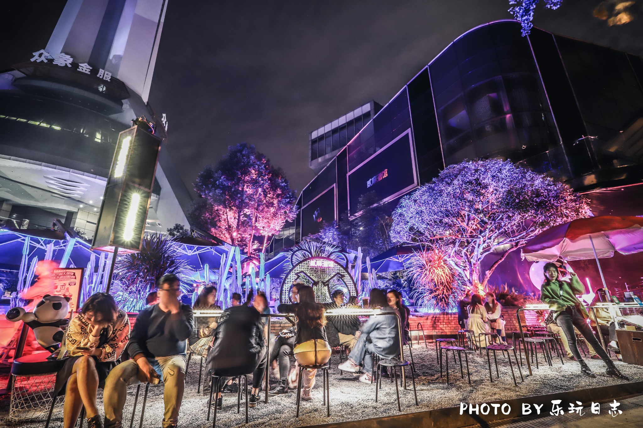 成都最不容错过的夜生活方式还是要数在酒吧