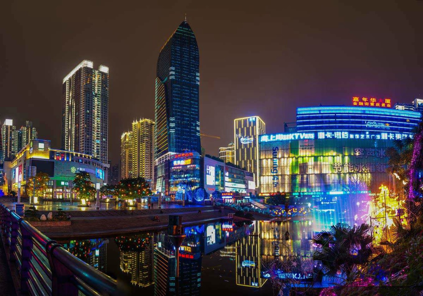 重庆购物去哪里,重庆热门购物商圈有哪些,重庆购物商圈推荐