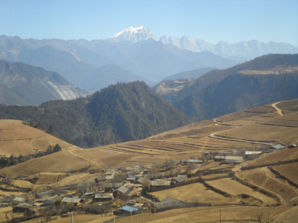 旅游攻略云南到香格里拉 wKgB3FEc3WSAC4OrAAPvzzvXILE33.jpeg?imageView2%2F2%2Fw%2F600%2Fq%2F90