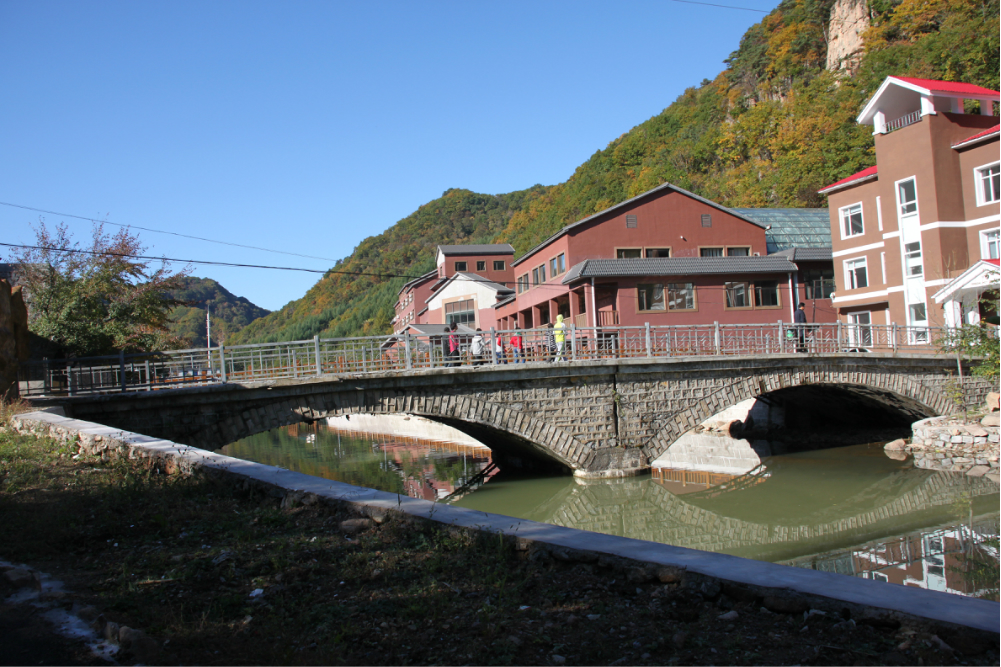 自驾本溪羊湖沟画家村汤沟温泉绿石谷