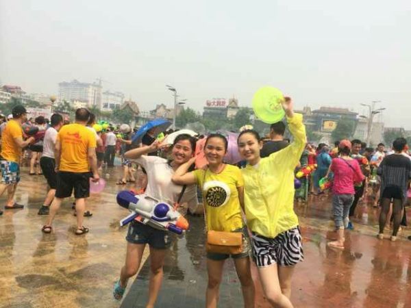 云南泼水节是哪天 wKgB6lT_5MaAaWxpAACz9Ltla1o70.jpeg?imageView2%2F2%2Fw%2F600%2Fq%2F90