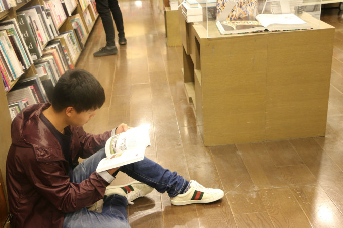 最美的时光不过初见 wKgBpVUMS3aAUuSvAAl7-k7W-LQ28.jpeg?imageView2%2F2%2Fw%2F680%2Fq%2F90