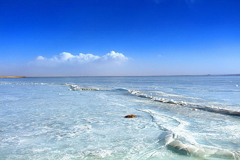 青海海西州是蒙古族地區,德令哈市是蒙語金色的大地的意思.