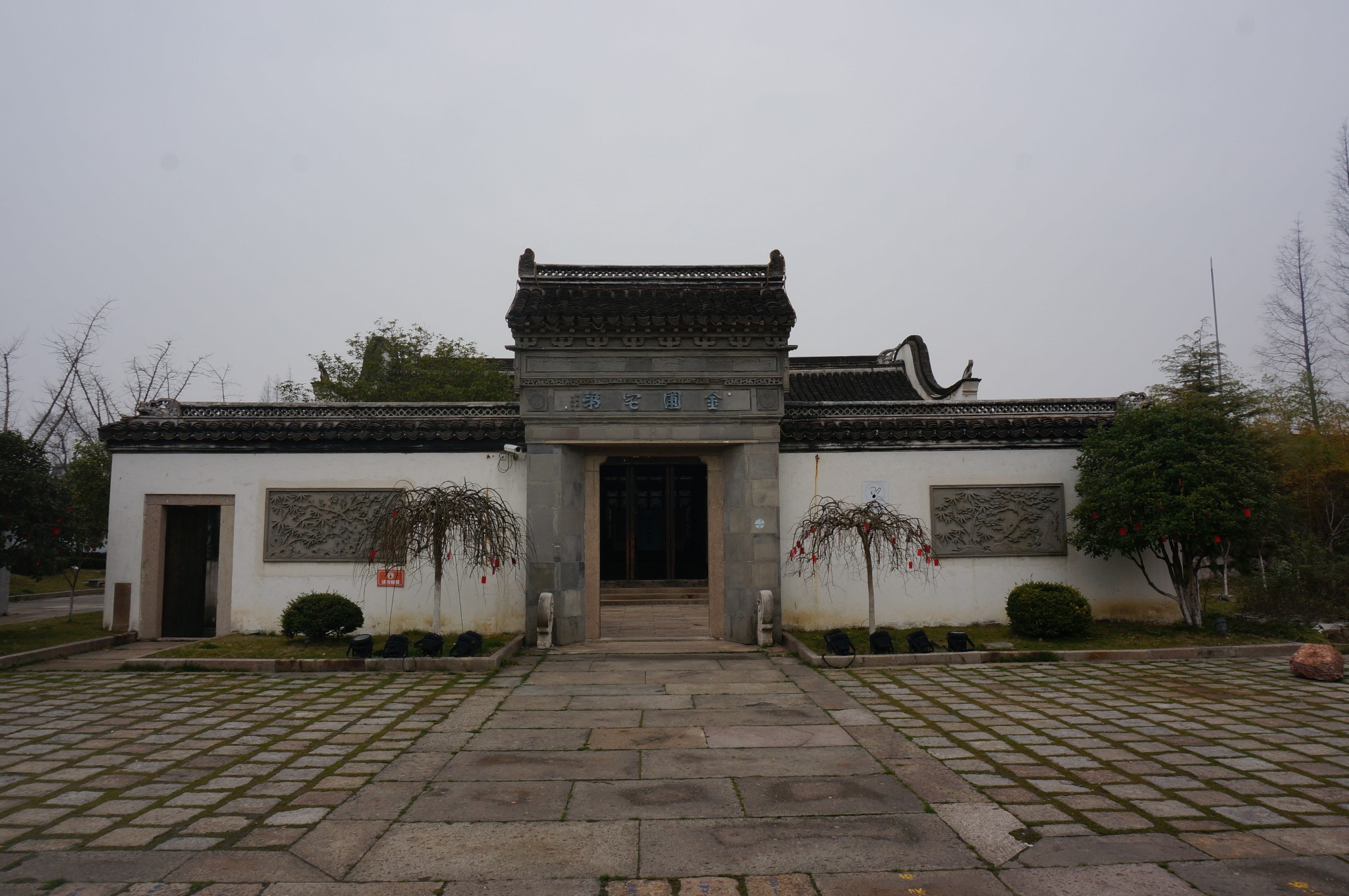 三元坊,有三个坊,分别是举人坊,进士坊,状元坊.