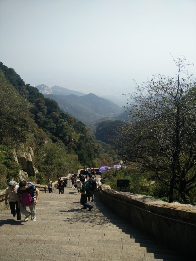 泰山全程爬需要几个小时 wKgBpVYIqaKABGJaAA1kIRIzdt421.jpeg?imageView2%2F2%2Fw%2F680%2Fq%2F90