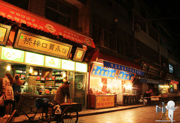 回民街也是西安着名的美食文化街区,是西安特色小吃最集中的