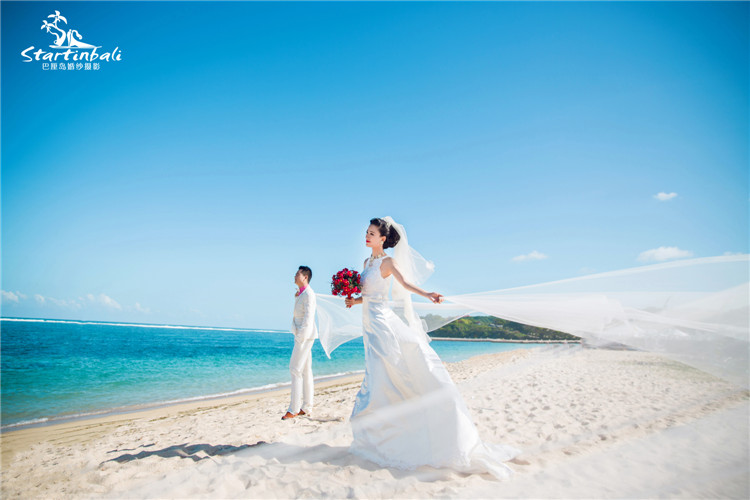 婚纱照海景怎么选衣服_海景婚纱照