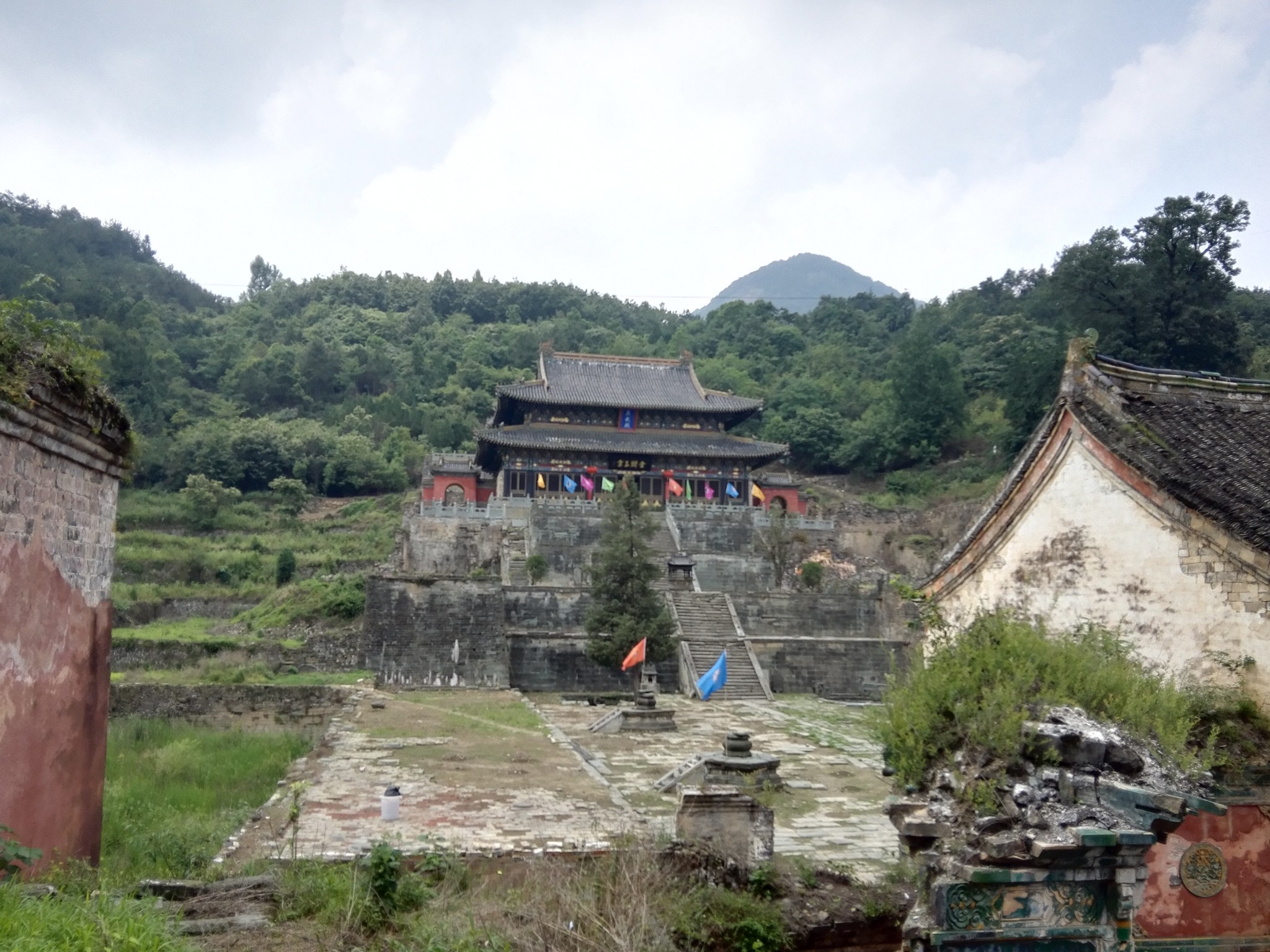 武当山流出人口_武当山图片风景图片(2)