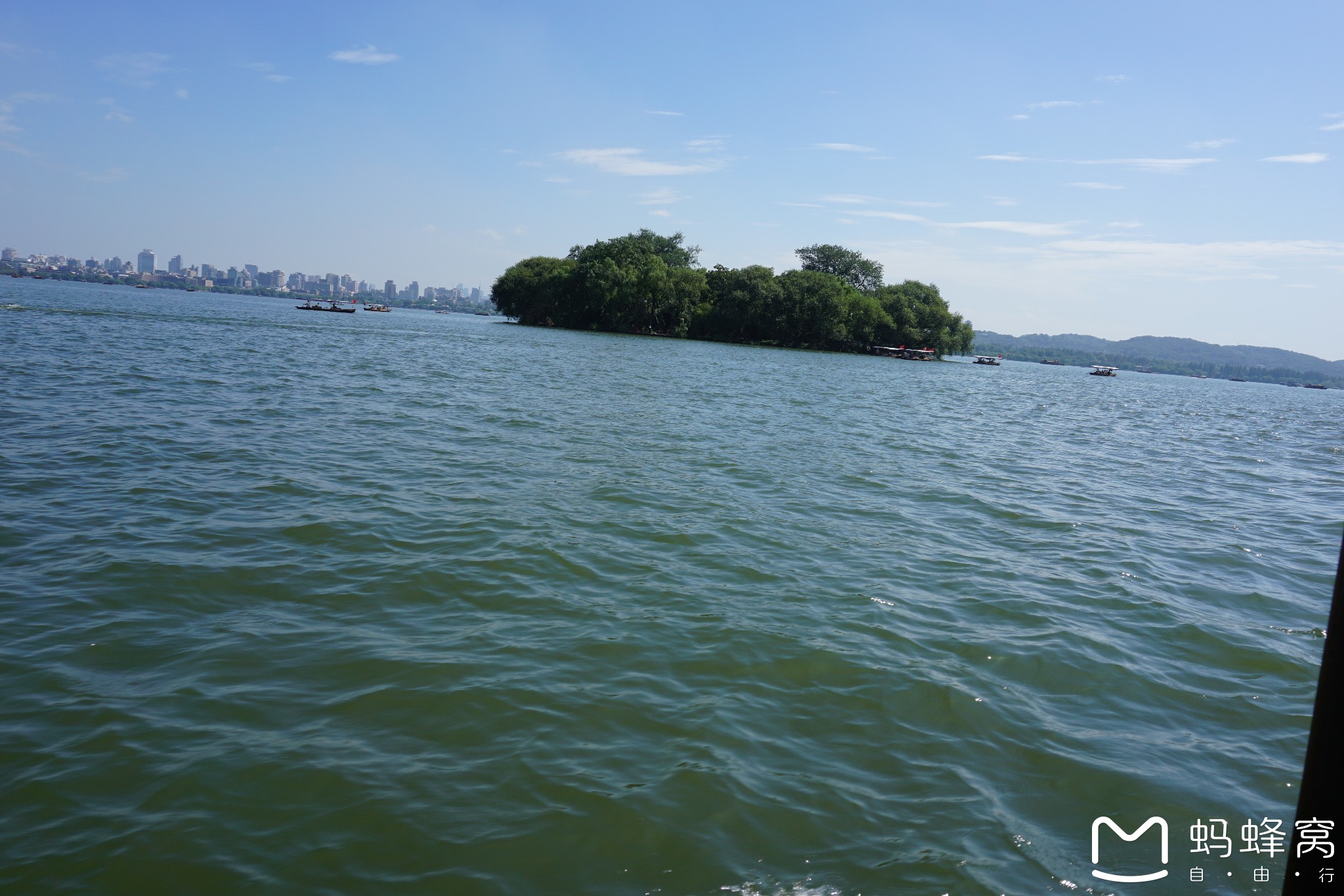 以一山,二塔,三岛,三堤,五湖为基本格局,著名的西.